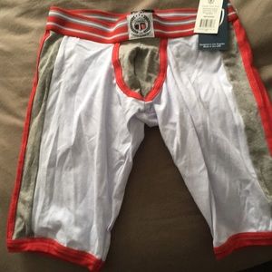Timoteo varsity crew short